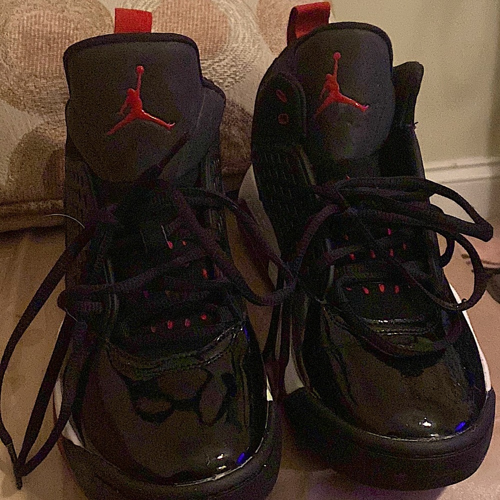Jordan’s Maxin 200 Black Gym Red